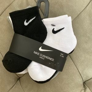 NIKE cushioned kids socks ankle.